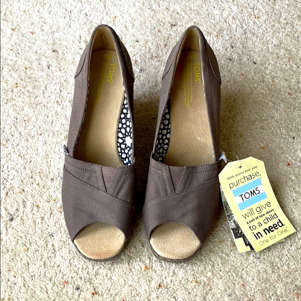 TOMS wedges
